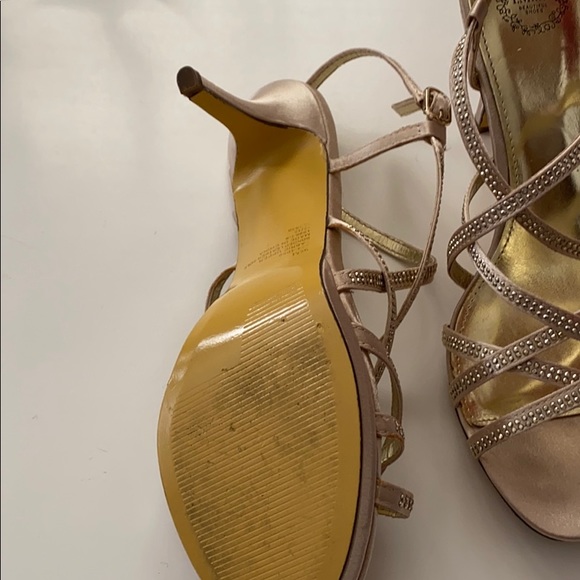 Women’s bridal gold heels size 9.5 - Picture 3 of 5
